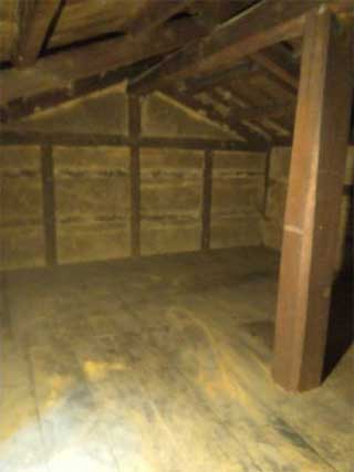 片付け後の蔵その１